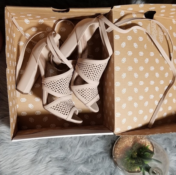 CALL IT SPRING HIGH HEEL - Picture 3 of 5